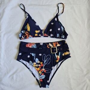 CUPSHE BIKINI 2 PIECE BLUE WHITE FLORAL DESIGN BEACH SWIM BELT NWT (L)